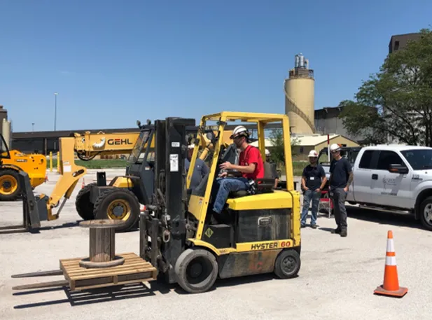 /wp-content/uploads/2022/08/forklift2.png